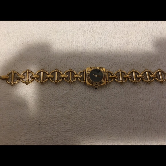 Woman Gucci Watch - Picture 4 of 5